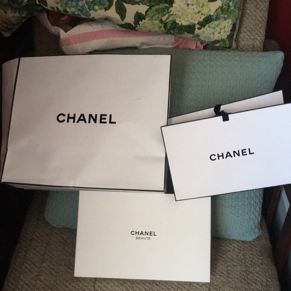 CHANEL White Shopping & Gift Boxes Set